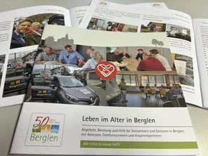 Titelseite der Broschüre "Leben im Alter in Berglen"